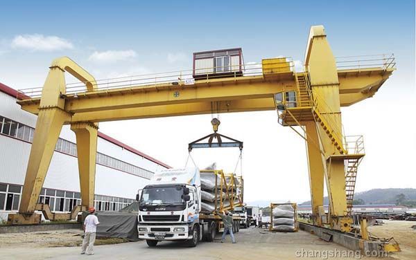 Double Girder Rail Mount Gantry Crane di Afrika Selatan dengan CE SGS ISO GOST